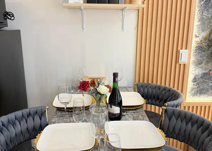 Modern Stylish & Cozy Unit *